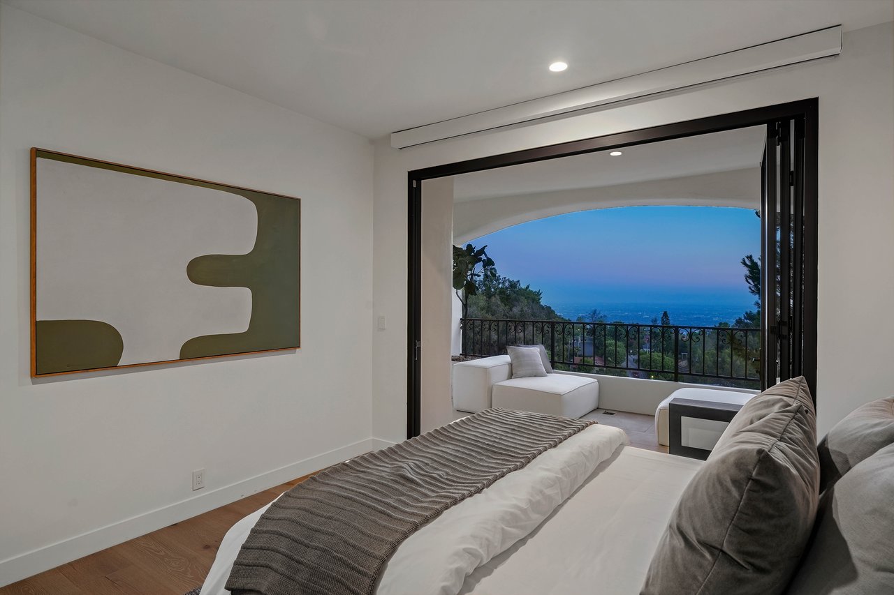7212 Mulholland Dr, Hollywood Hills