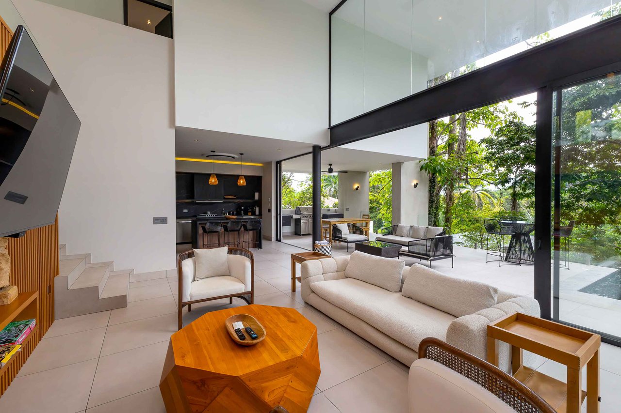  Luxury Vacation Villa located in a Private Gated Community, 
