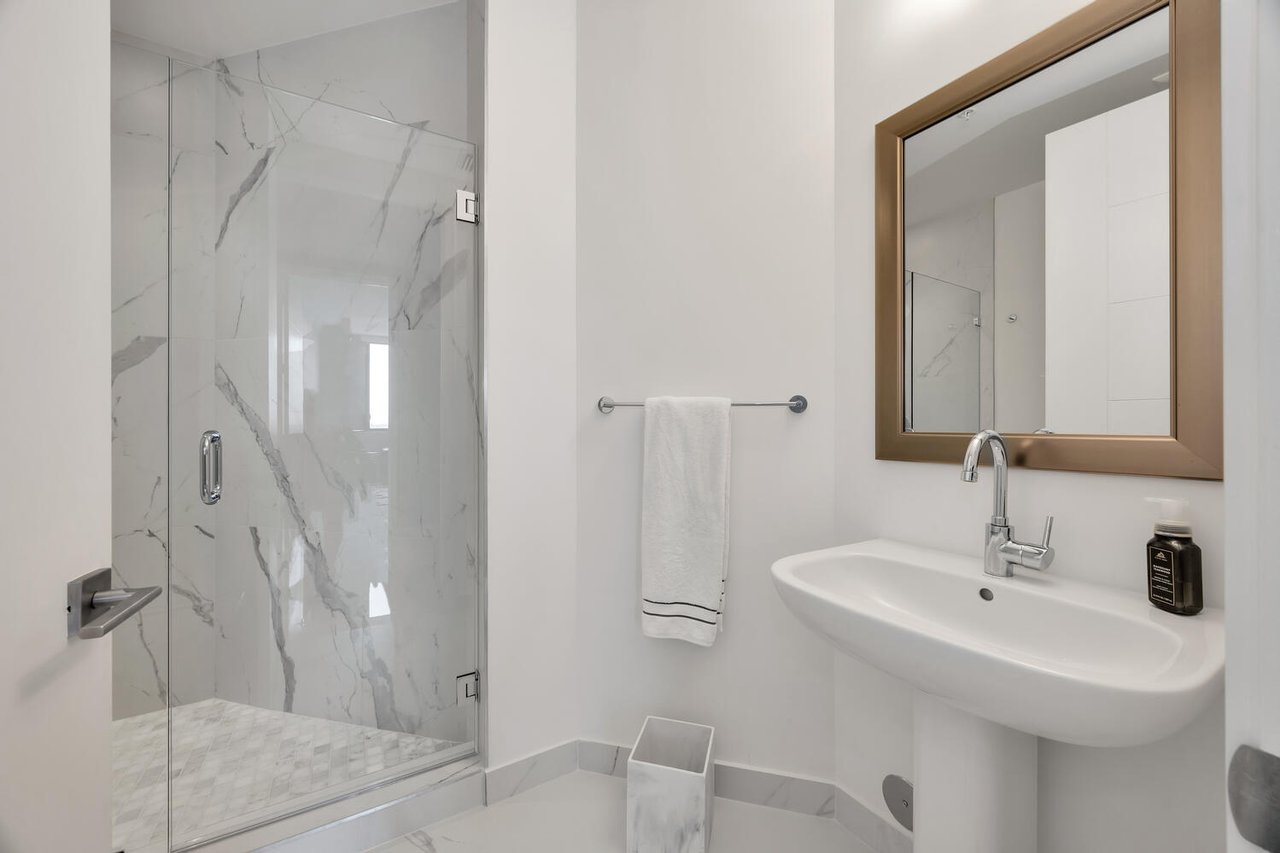 Exceptional Lower Penthouse Corner Unit in The City Beautiful