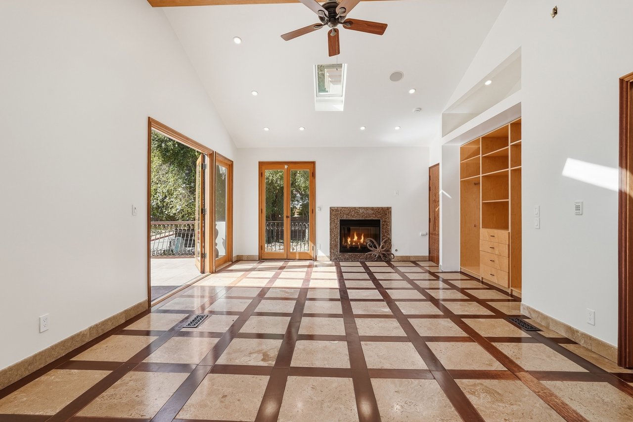 1260 Roscomare Rd