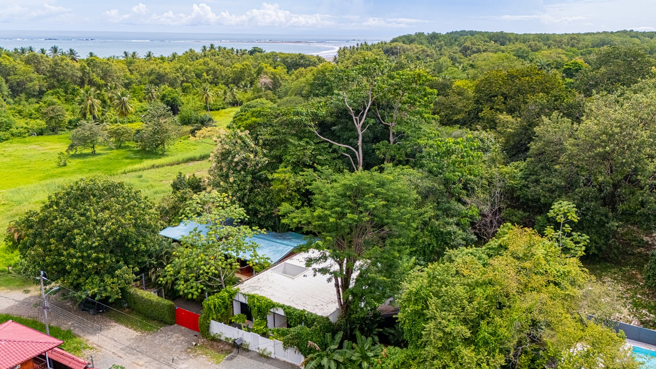 Modern Elegance Meets Tropical Lifestyle in Uvita