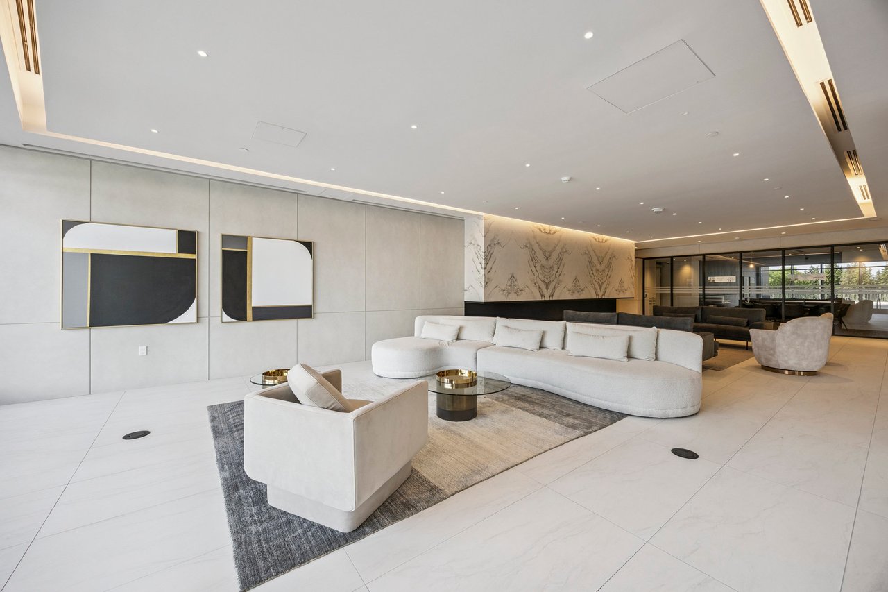 50 Upper Mall Way #2109