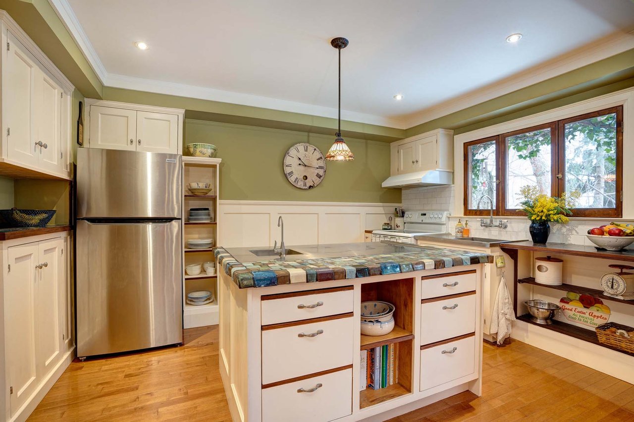 66 Coalport Dr