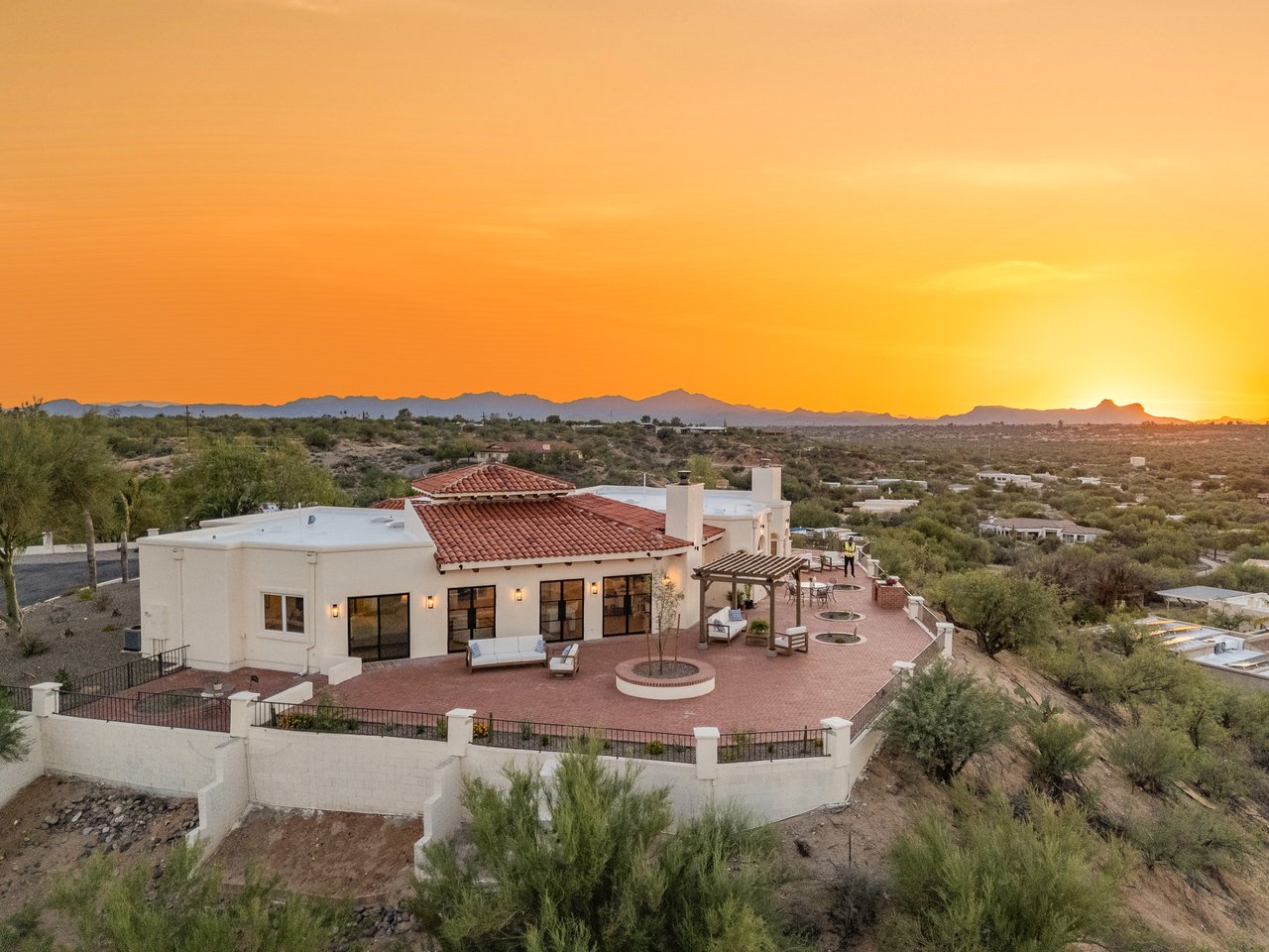 935 W Valle Del Oro Road