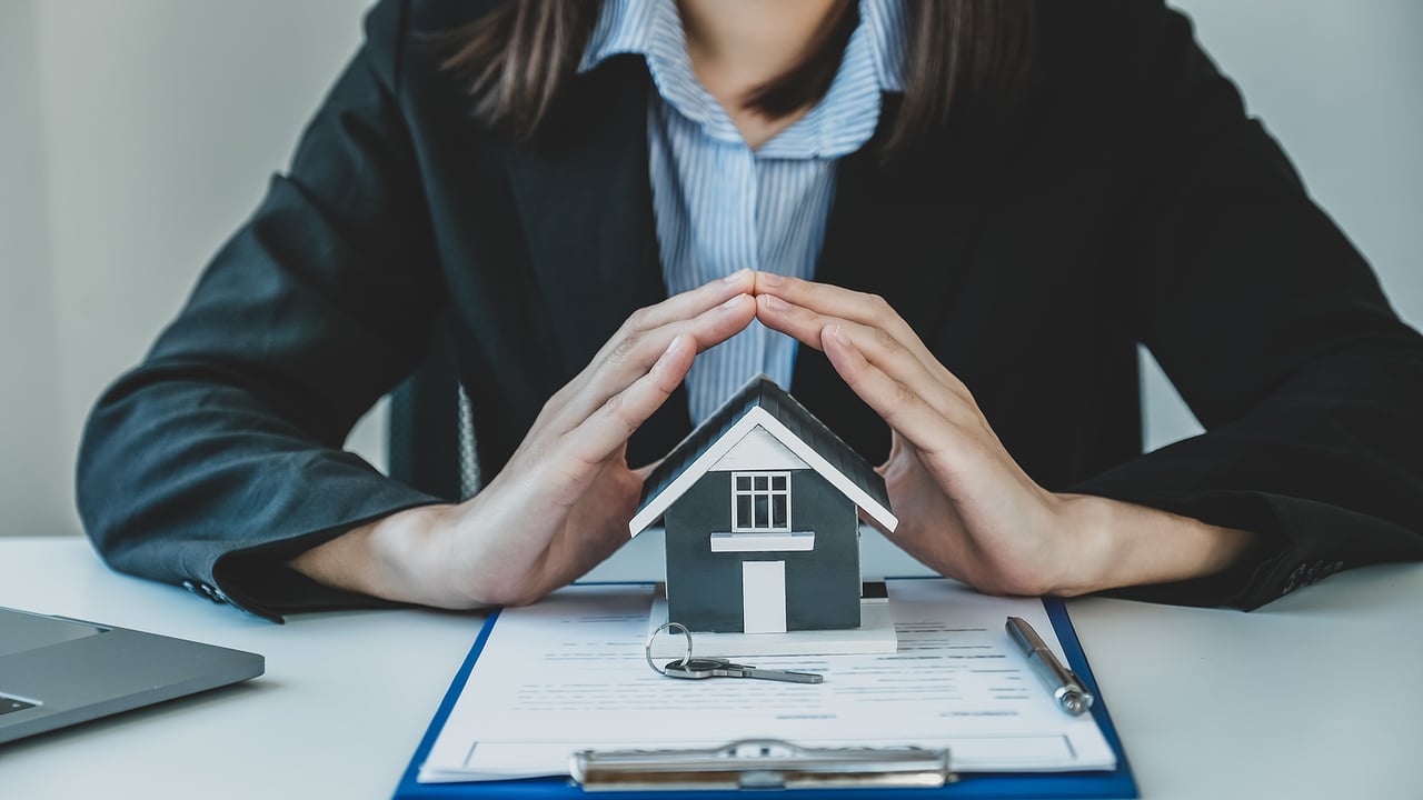 Mastering Competitive Bidding Wars in Real Estate