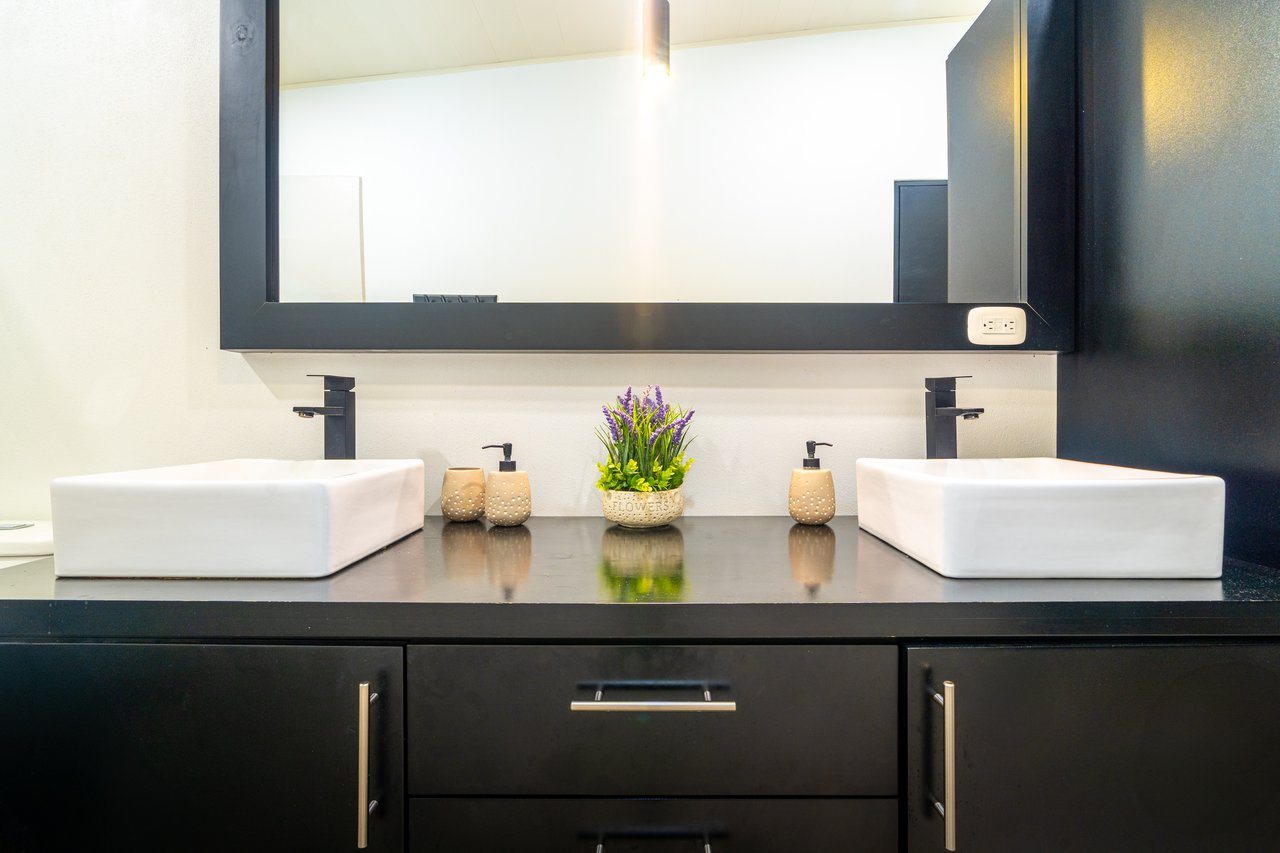 Modern 3 Bedroom Home - Walking distance to it all!