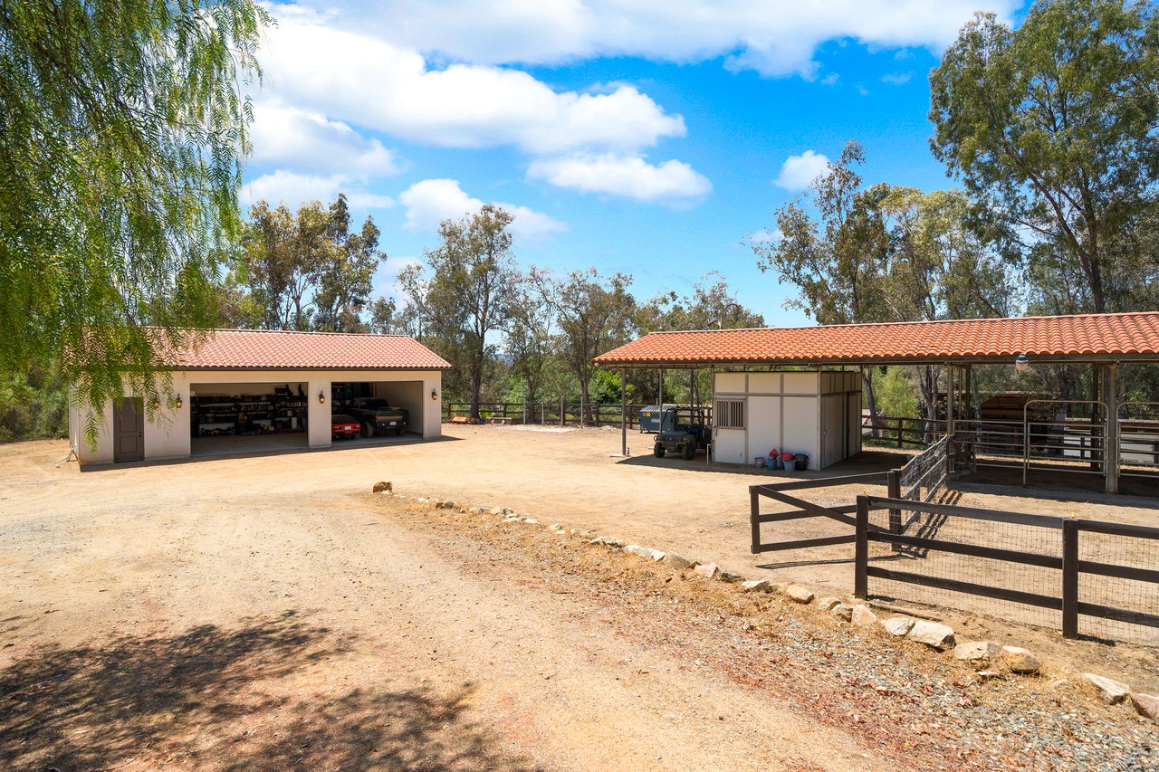 38785 Avenida Bonita