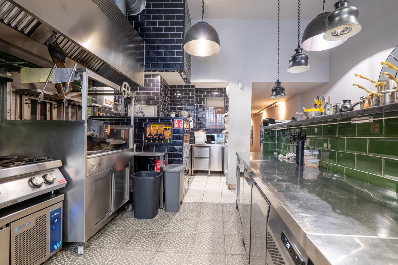 Prime Fine-Dining Restaurant Business Transfer (“Trespasse”) in Central Porto