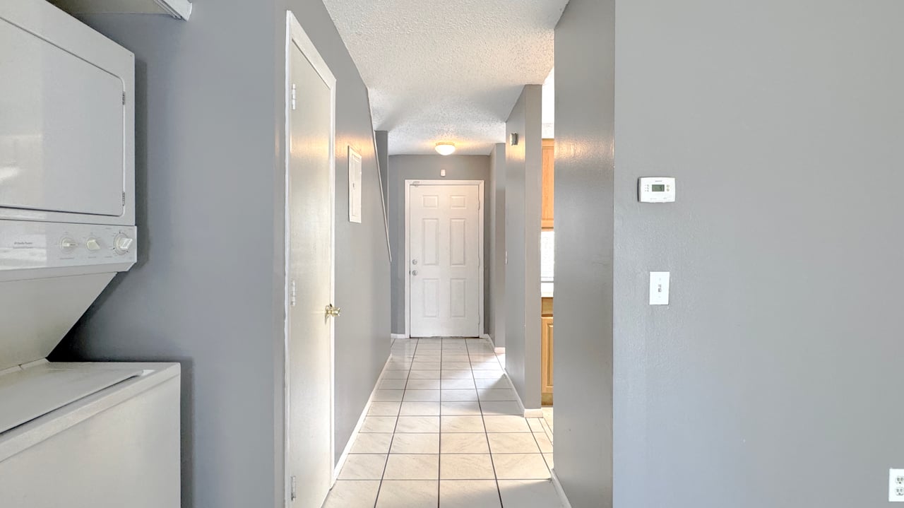 Lake Baldwin Area Townhouse with Private Garden Patio