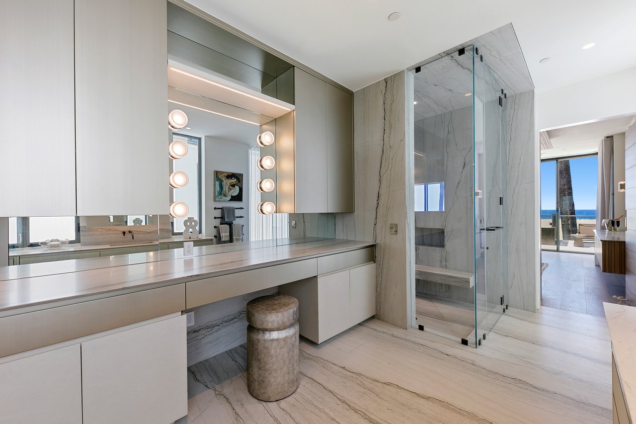 938 Palisades Beach Rd