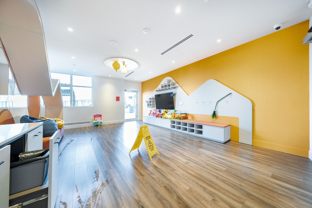 30 Upper Mall Way, A2205