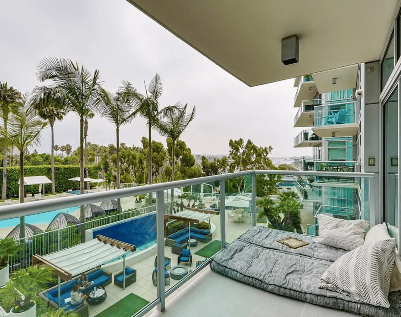 13700 Marina Pointe Dr Unit 823