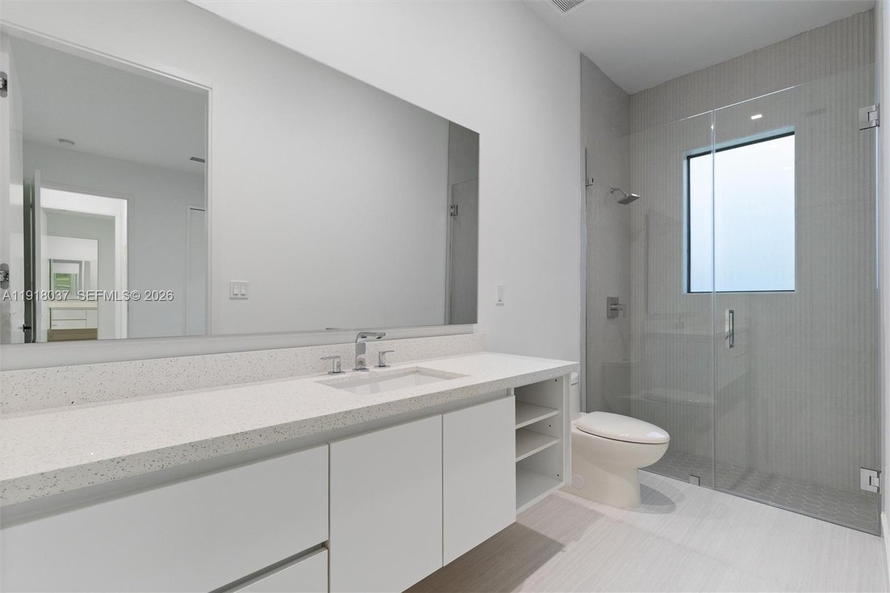 8240-sw-193-terrace-cutler-bay-home-sold-bathroom