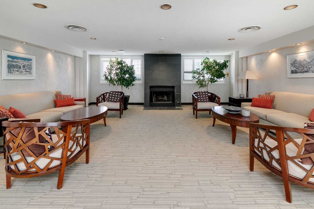 225 Davenport Rd #313