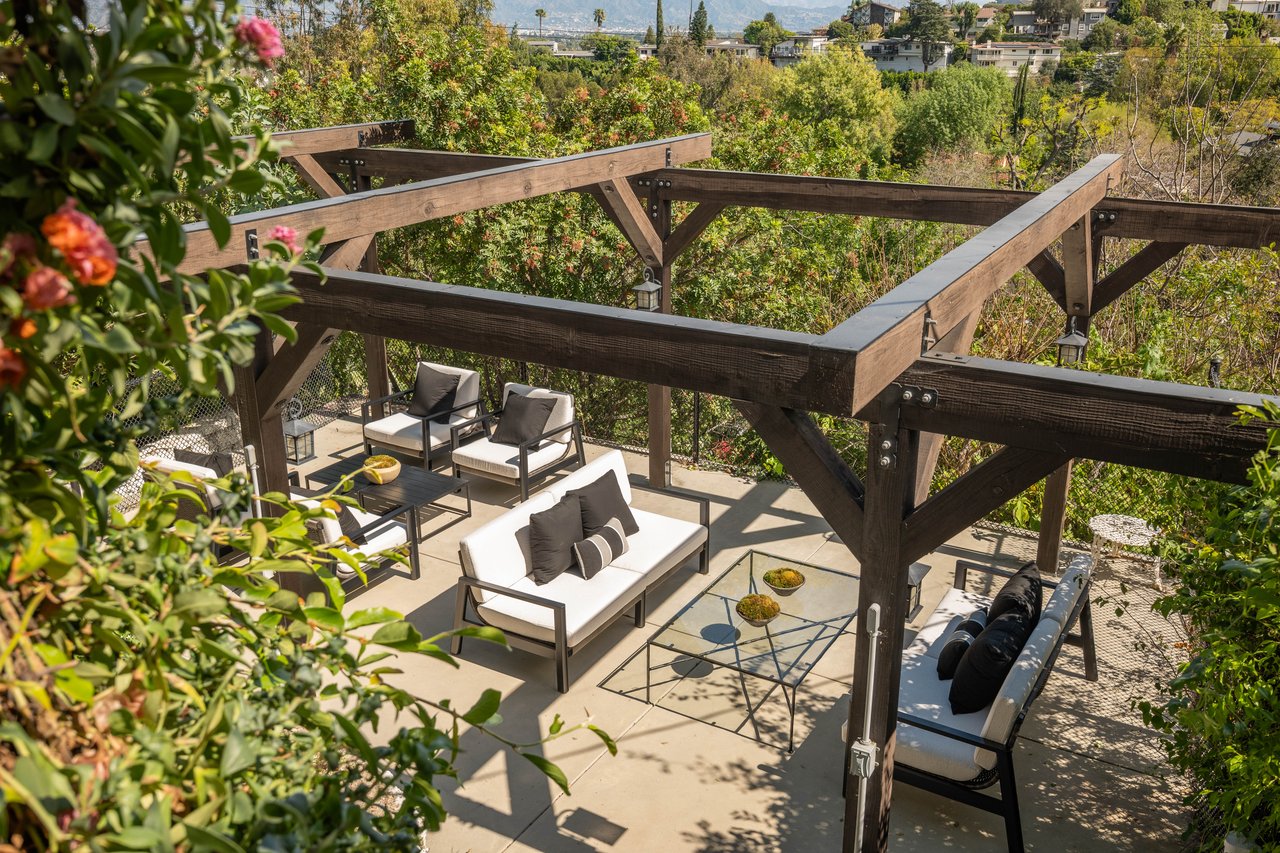 3922 Glenridge Dr, Sherman Oaks 