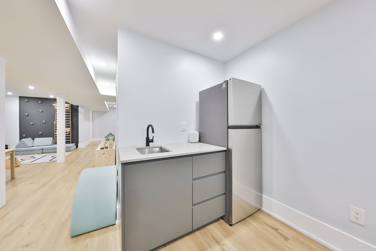 1506 Newlands Crescent, Burlington
