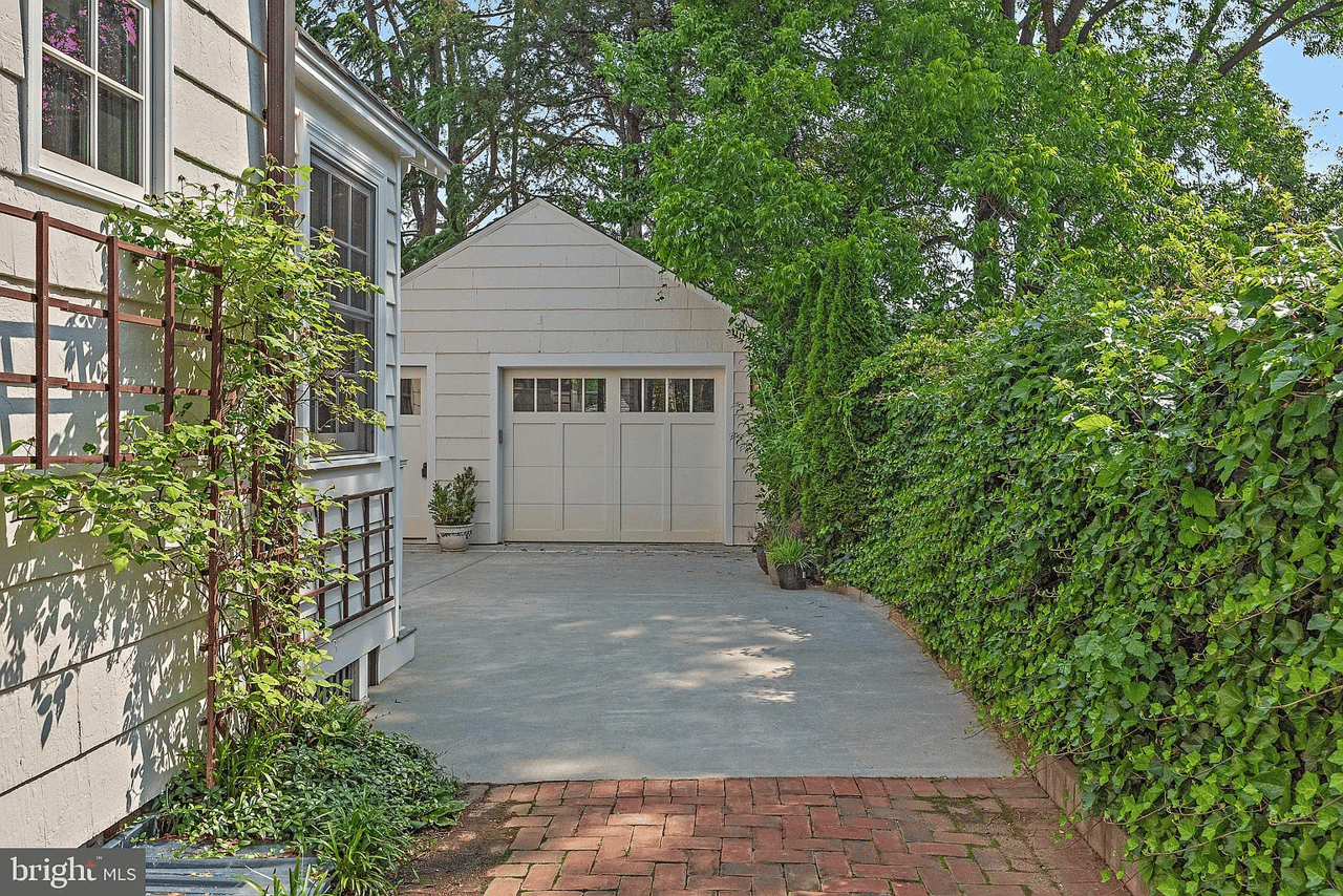 11 Southgate Ave