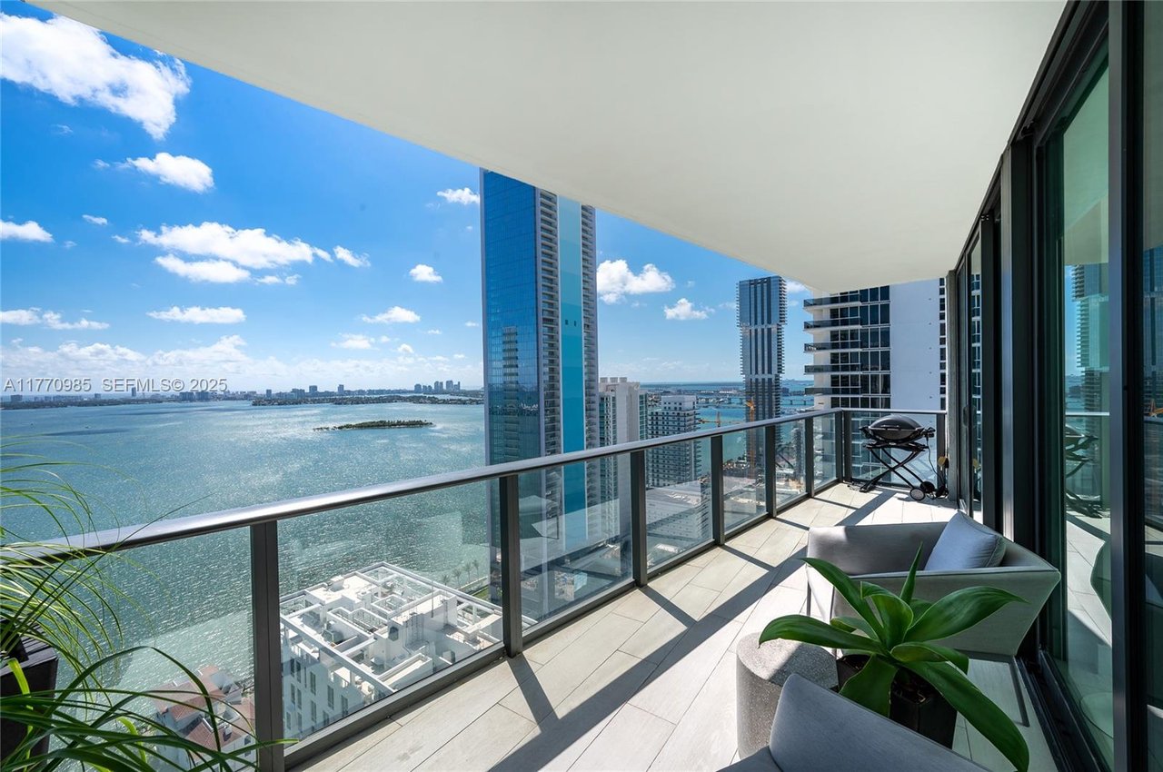 miami-icon-bay-condo-sold-miami-views