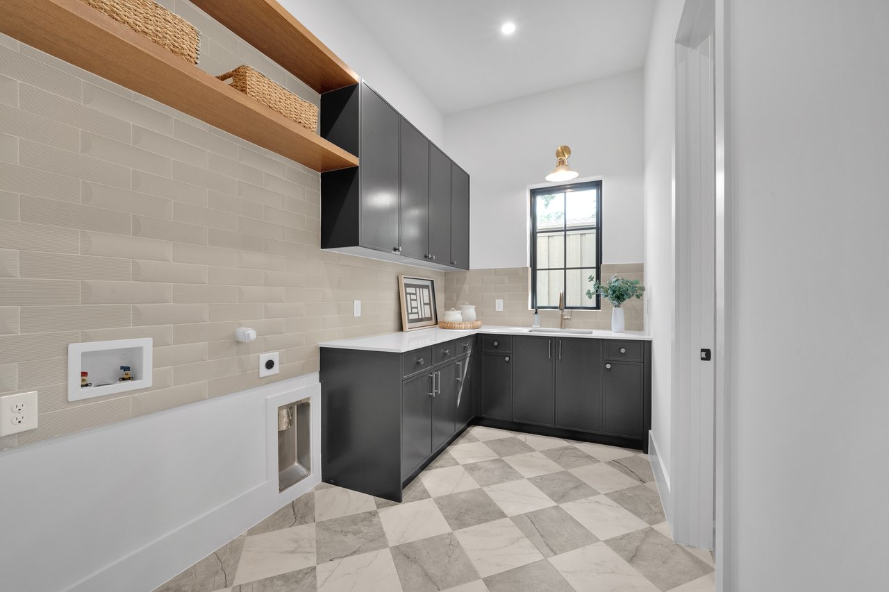 6835 Dalhart