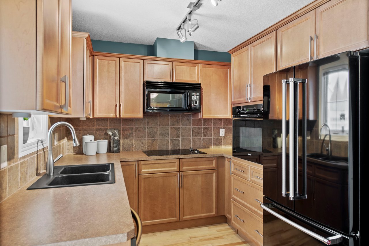 8910 Royal Oak Way NW