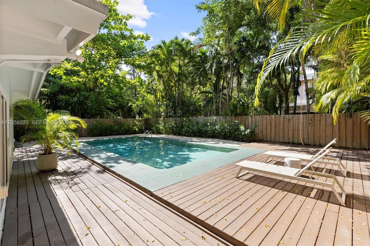 3700 Loquat Ave MIAMI, FL 33133-5618