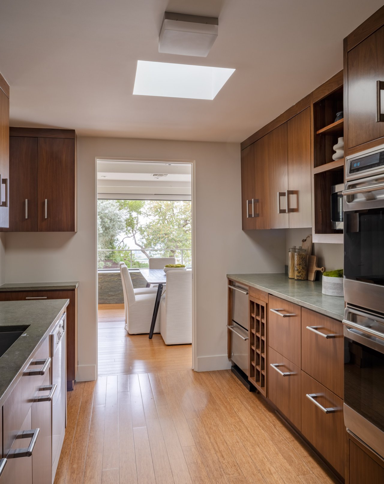 1575 Carla Rdg, Beverly Hills