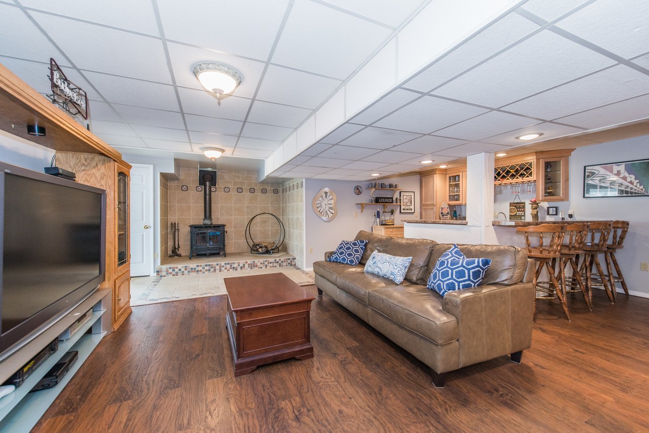 212 Deerlea Ln