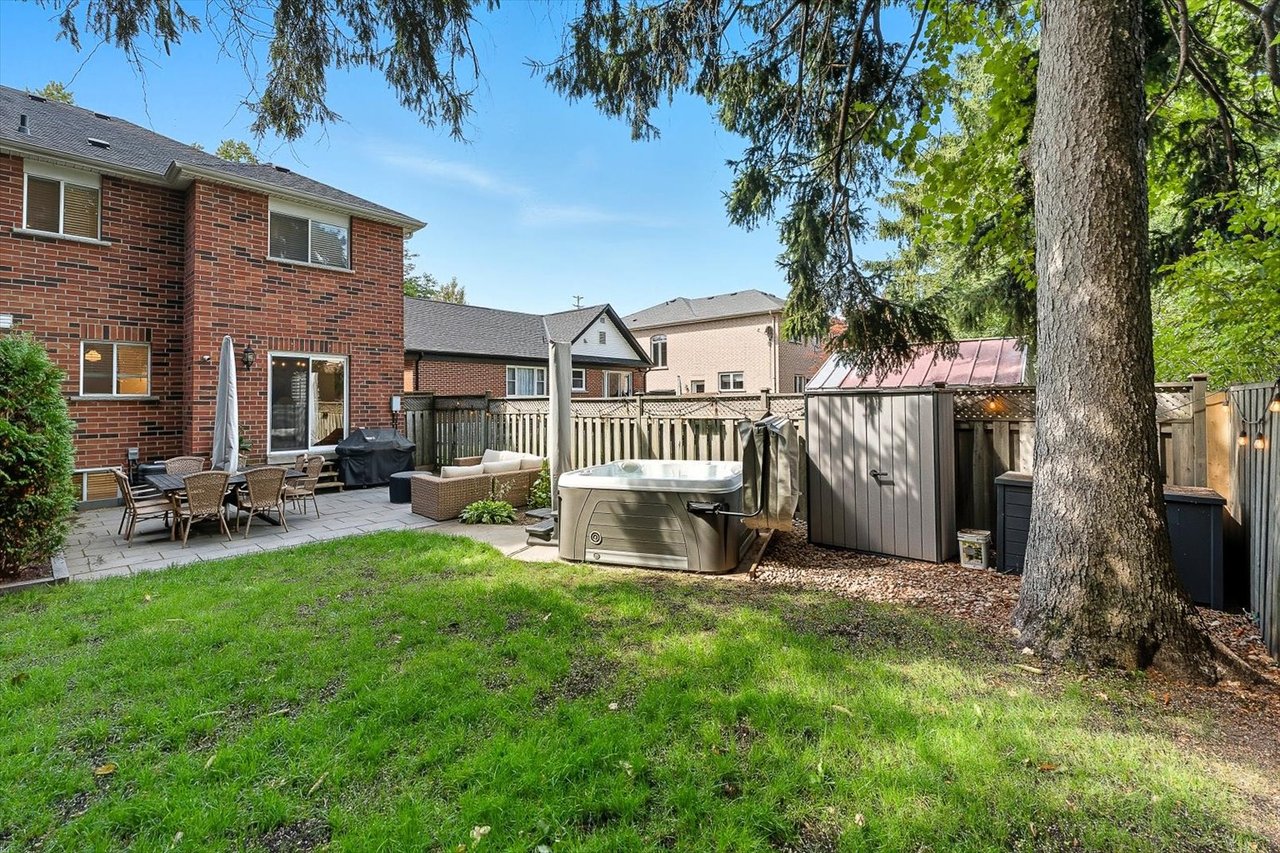 47A Oakwood Ave N