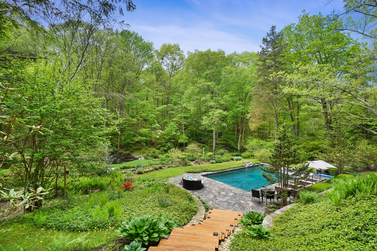 107 Middle Patent Road