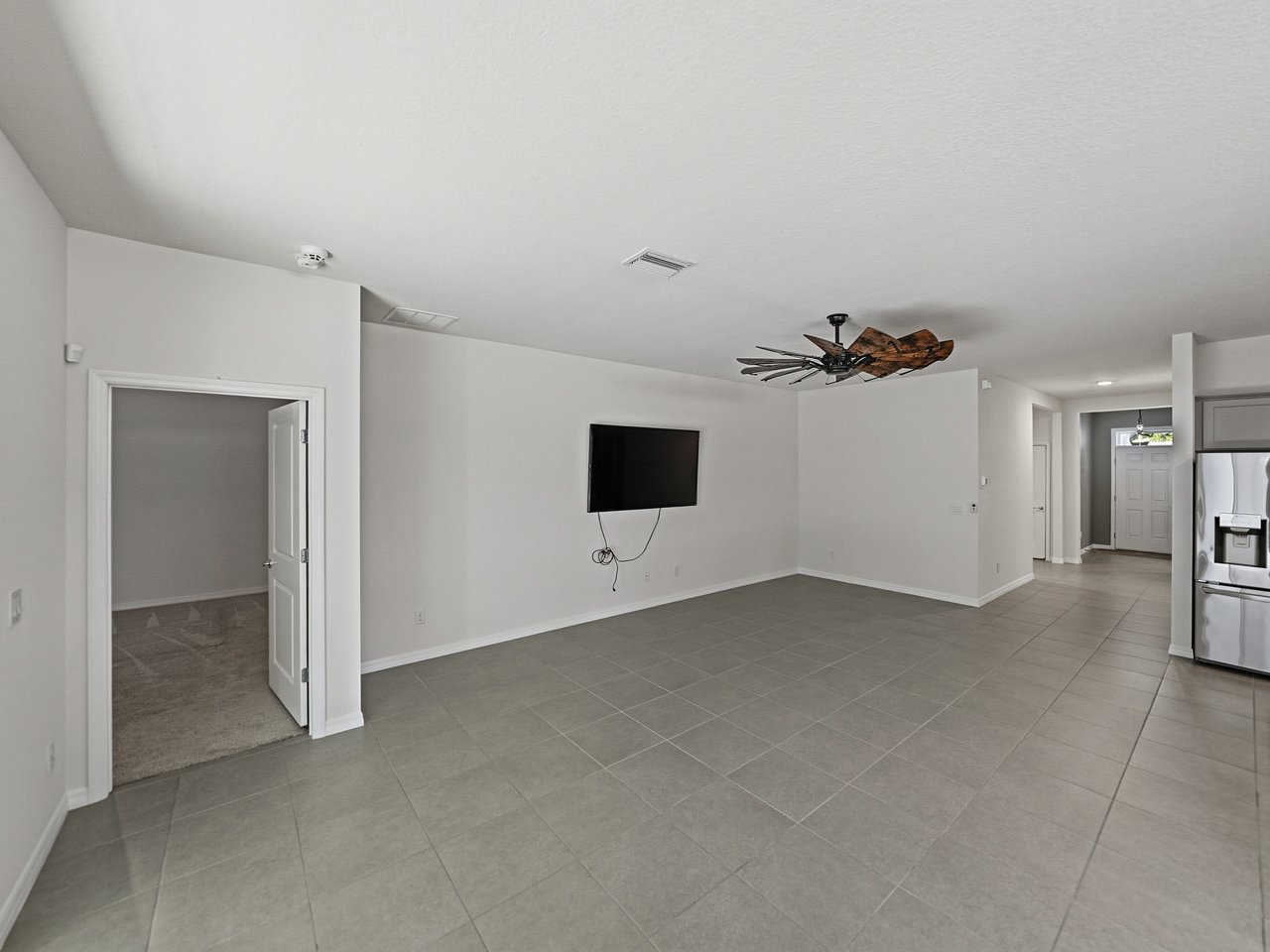 12717 EASTPOINTE DR