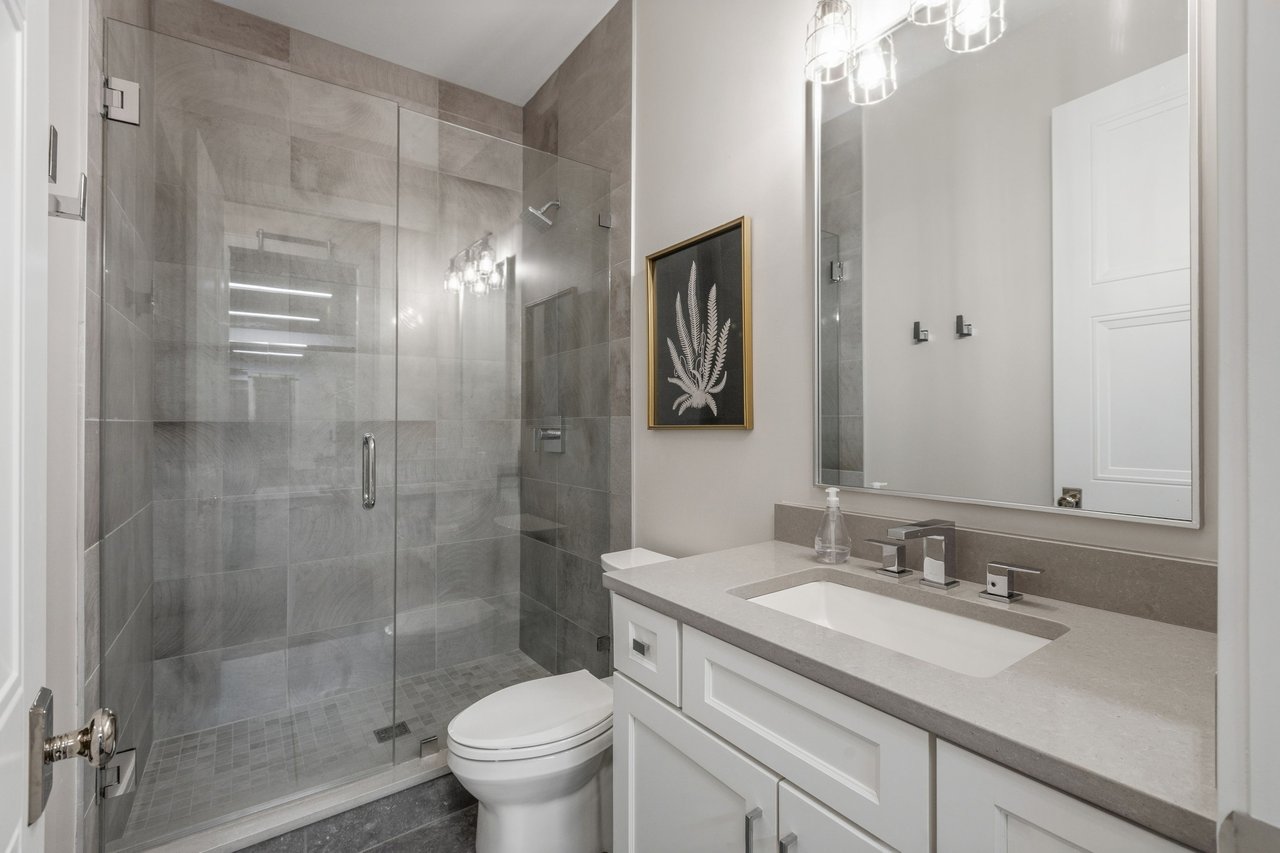 618 Buckingham Place