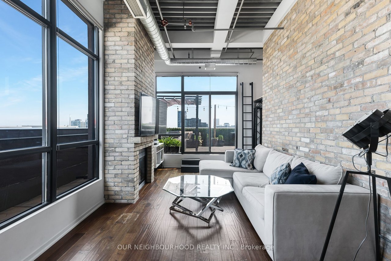 ROOFTOP PENTHOUSE LIVING 