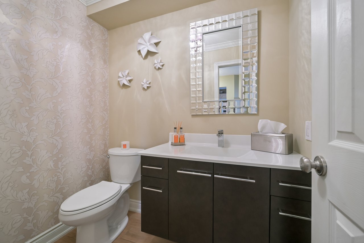 Ravine Living in Glen Abbey!