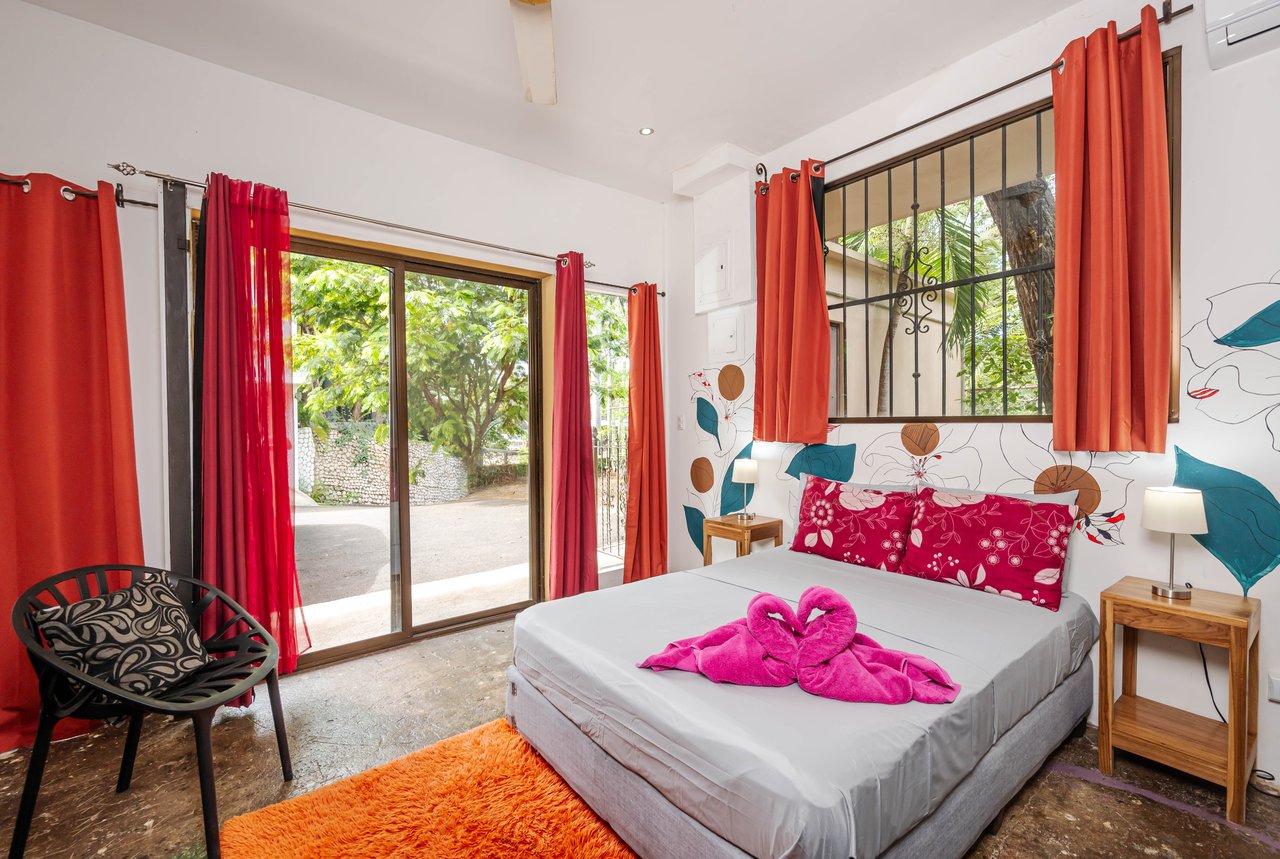 Cornett Retreat | Multi-Unit Colonial Compound 10 Mins to Playa Grande