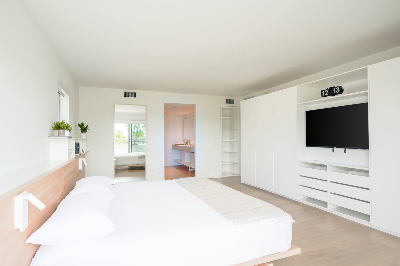 Beach Haus Bal Harbour Residences