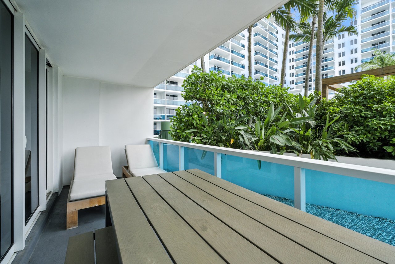 2301 Collins Ave #318  