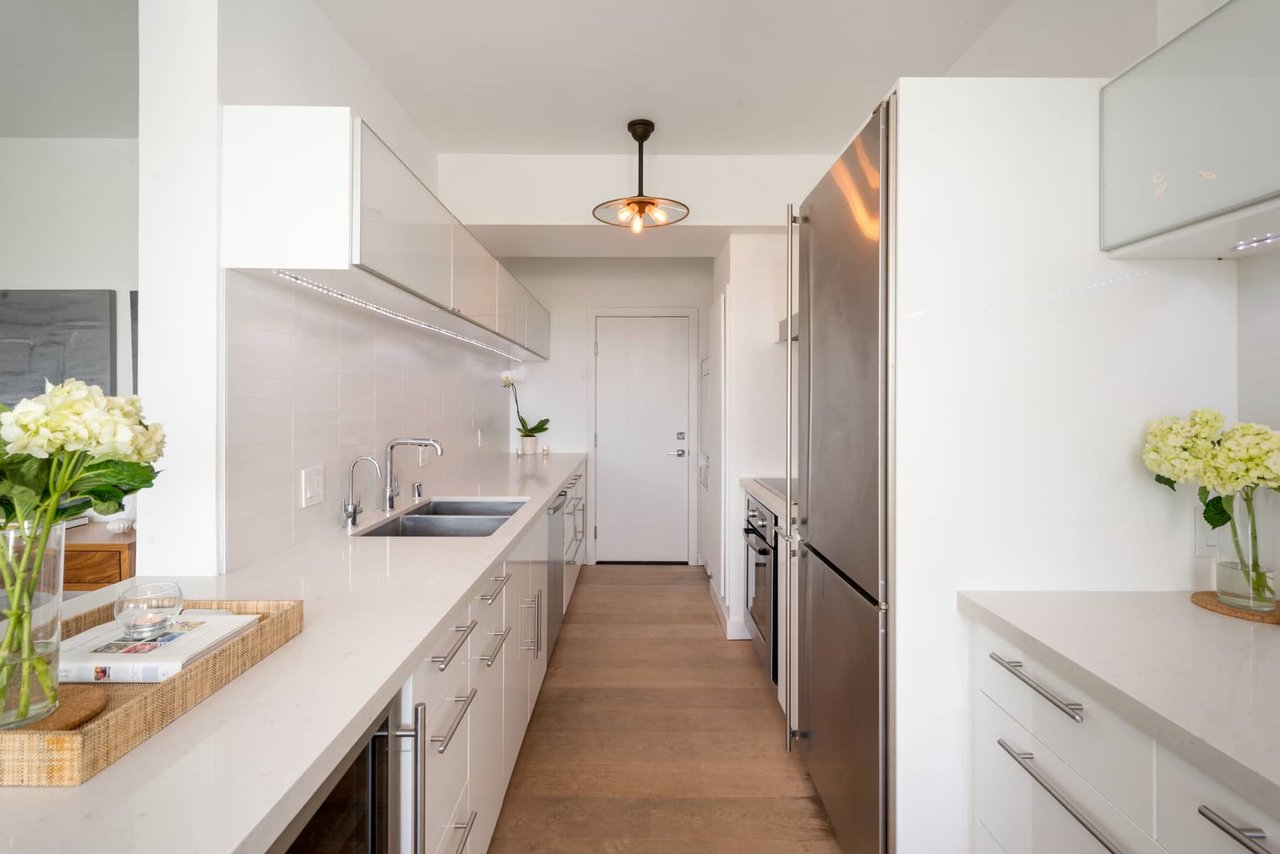 Prestigious Plaza Towers | 5-Star Amenities - Full Service Building