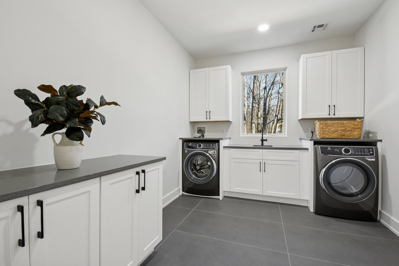 19 Highlander Dr