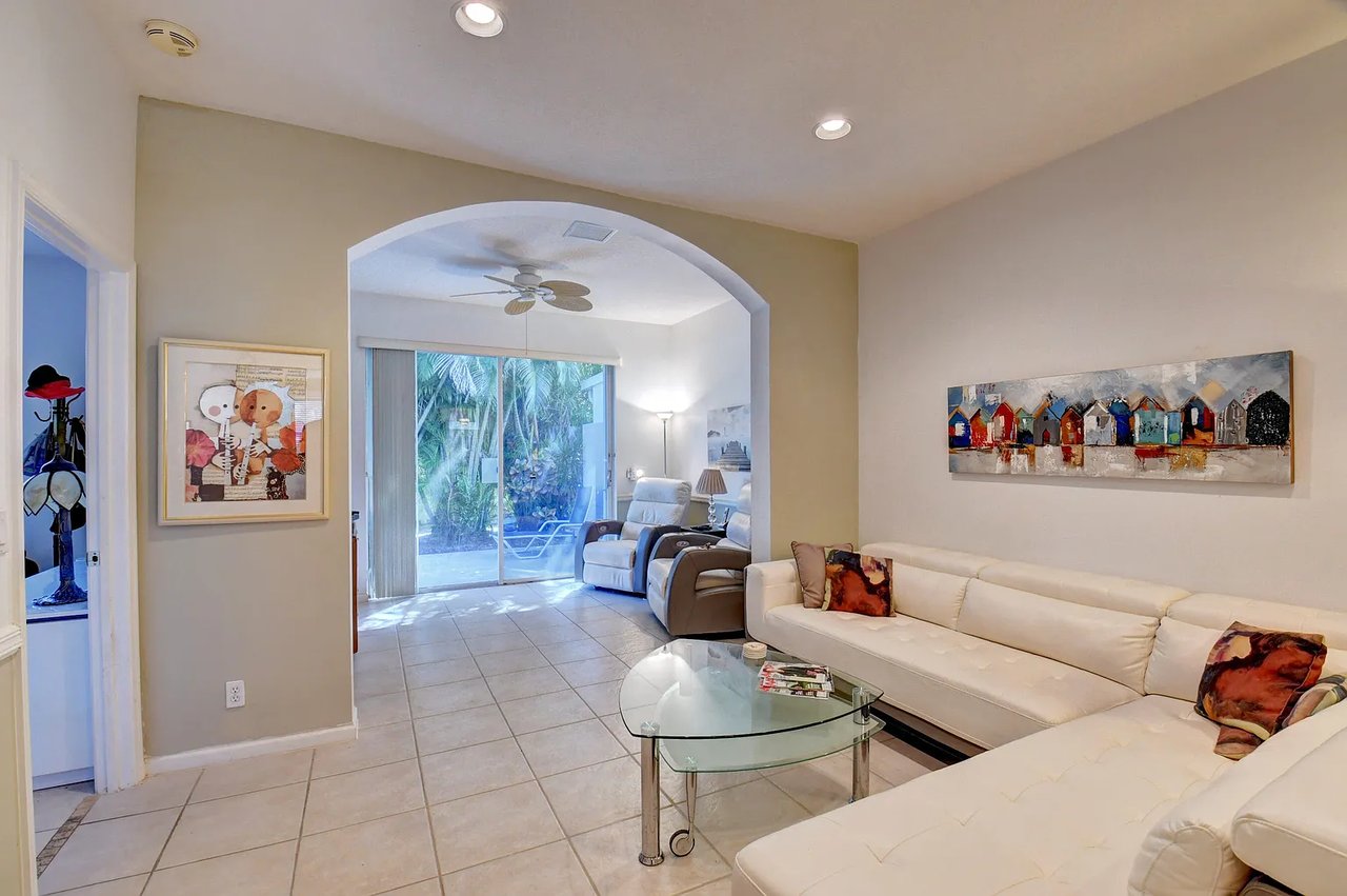 9720 S Crescent View Drive S