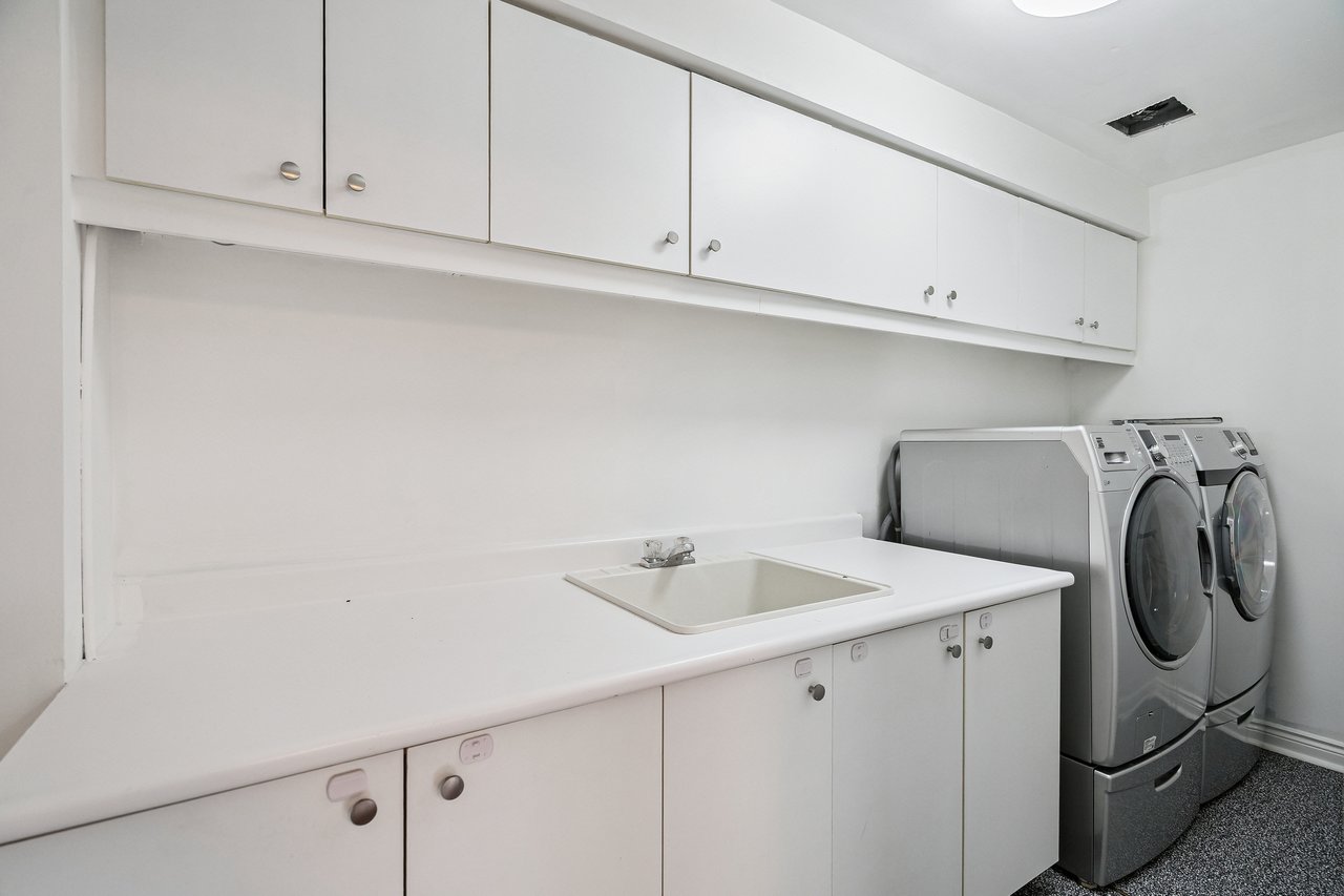 Spacious 3 Bedroom Townhome in College Park