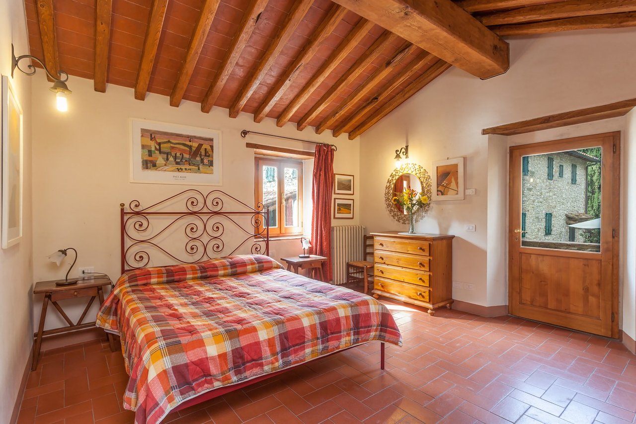 High End Country Villa With Apartments