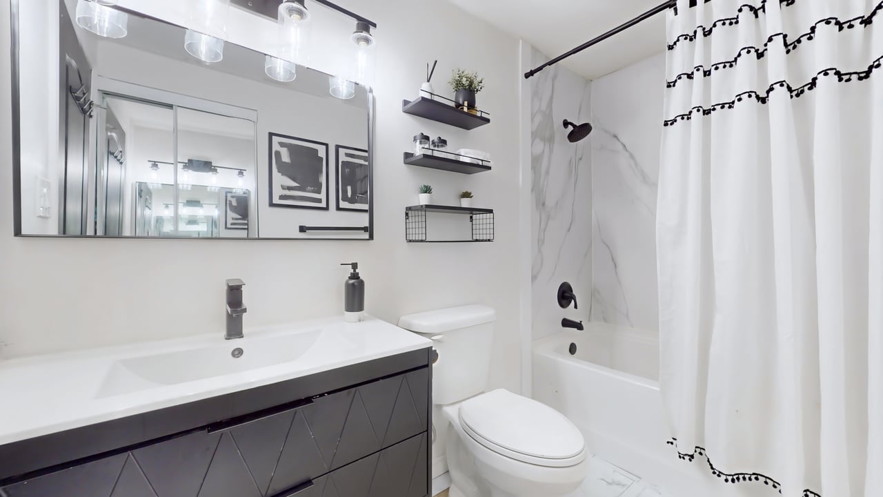 52 Adelaide Street Unit:32