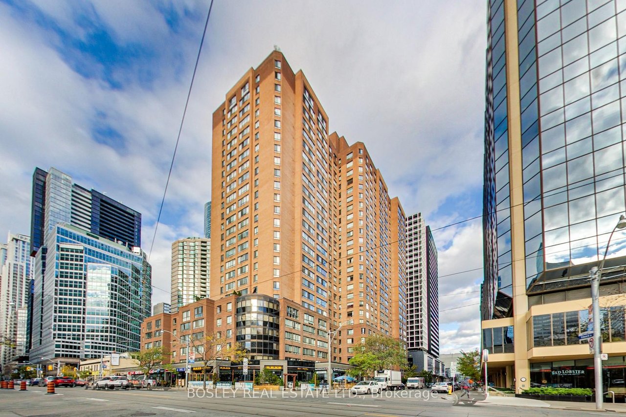 633 Bay St 2005