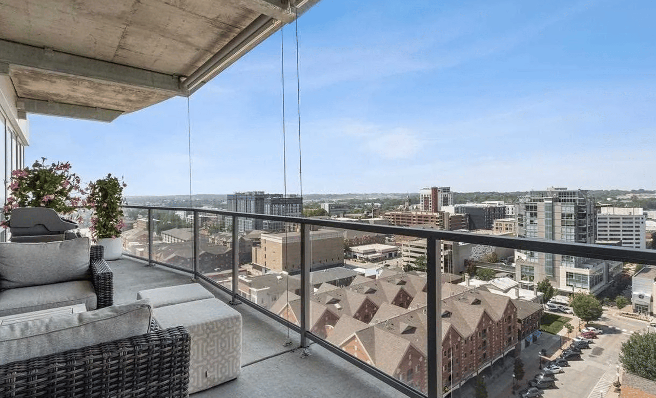 404 E College St #1405