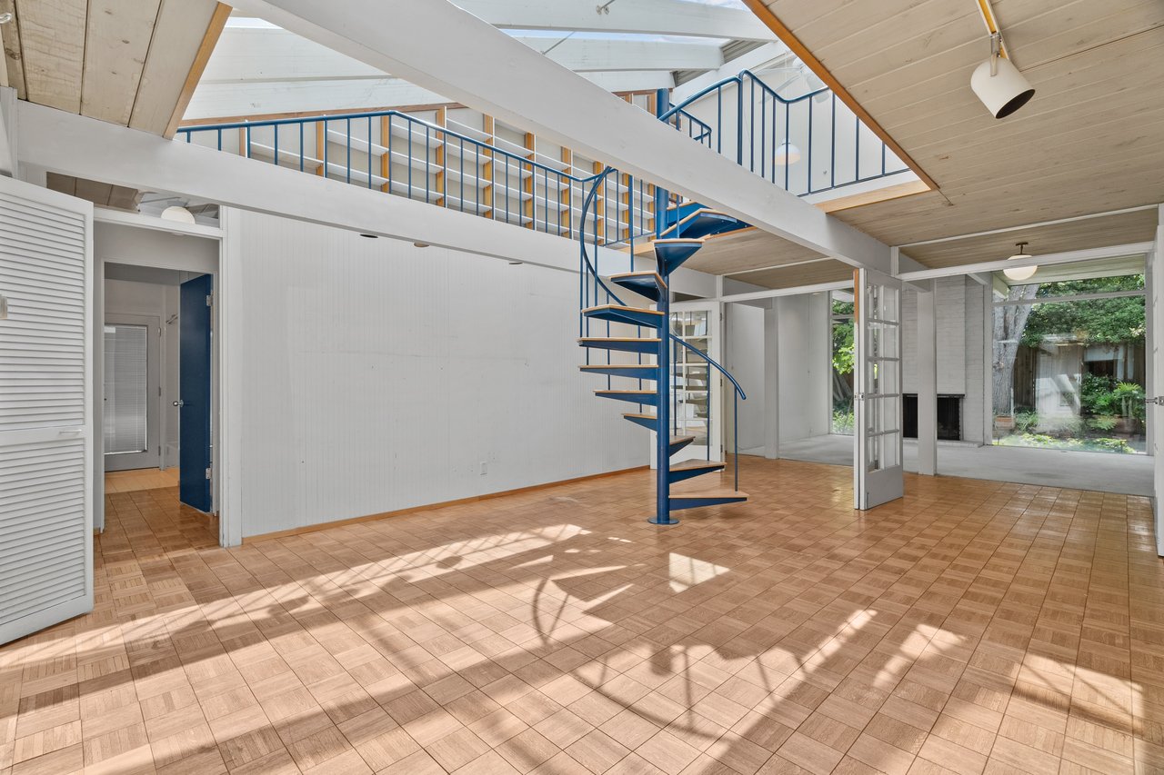 1736 Frobisher WAY