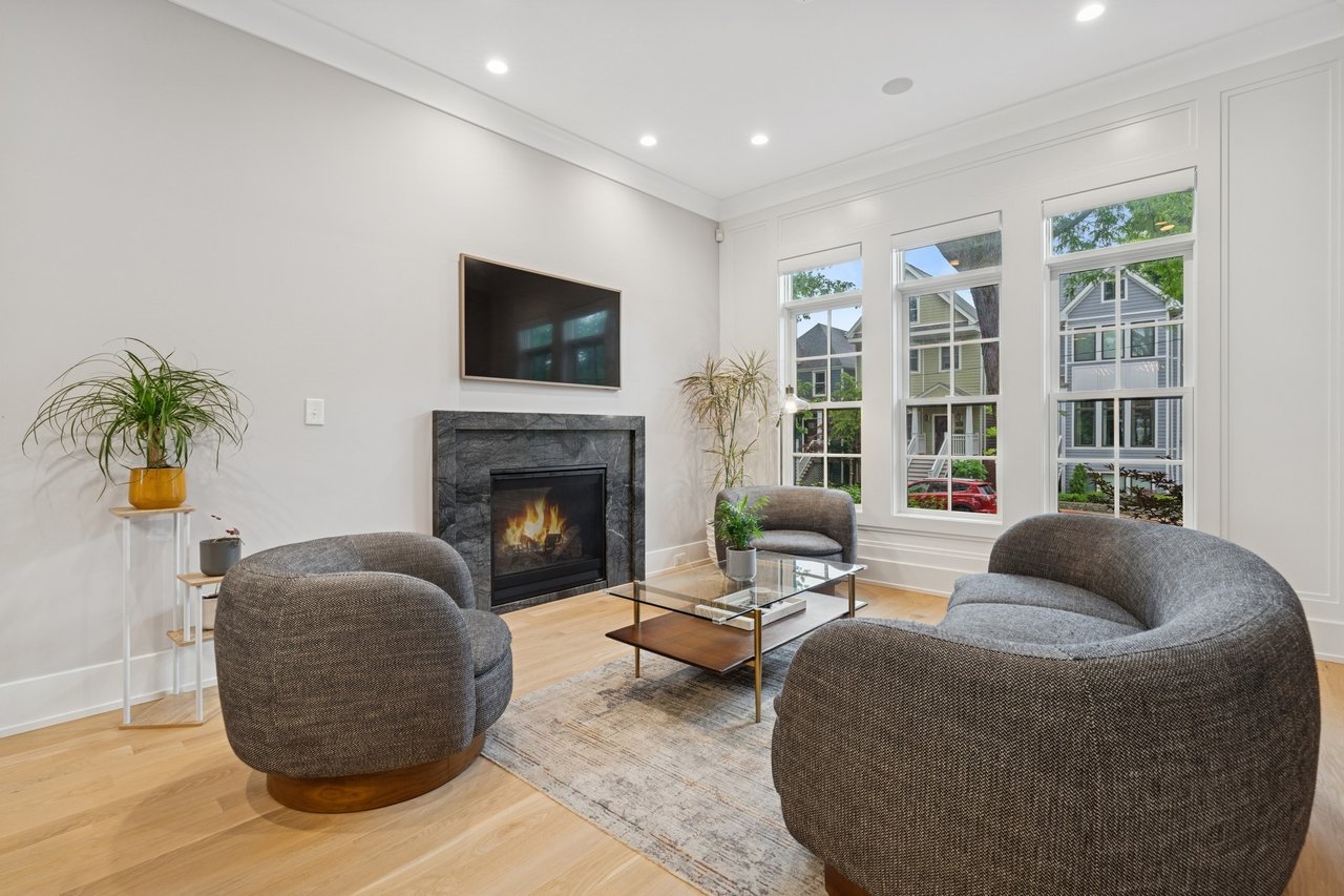 2026 W. Waveland- A North Center Gem!