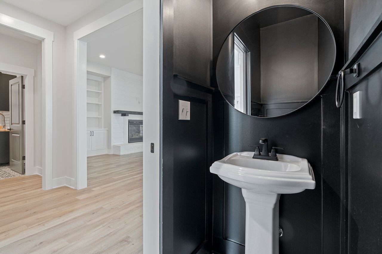 SPACE SPACE SPACE with a Luxury feel! Office AND Bonus Room!Office AND Bonus Room!