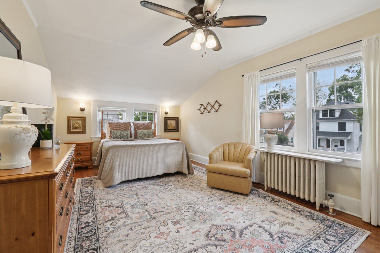 62 Hillside Ave