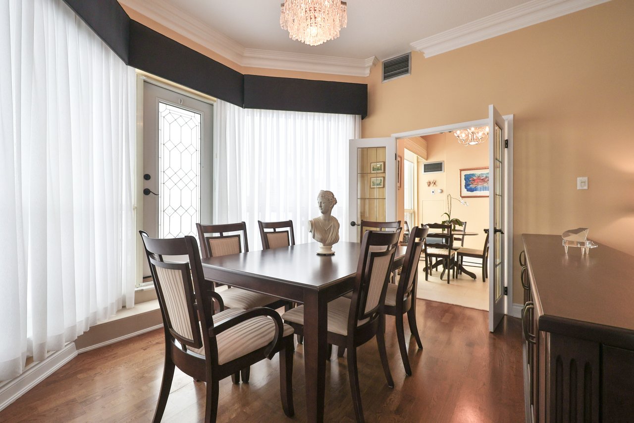 801-2511 Lakeshore Rd W, Oakville