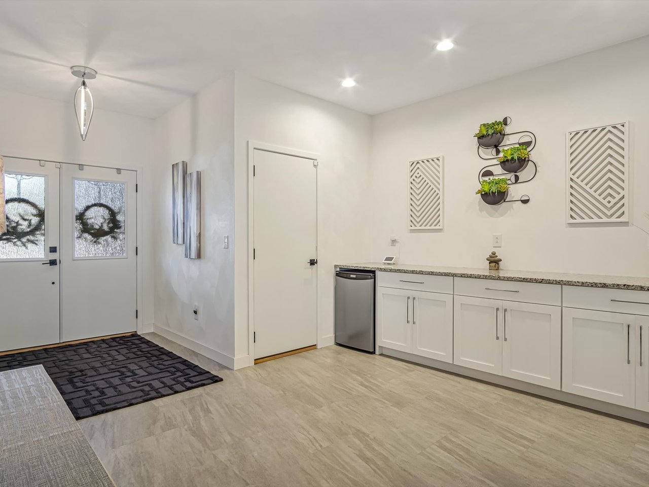 Contemporary Freeburg Villa on a Quiet Cul-de-Sac: 428 Firestone Street